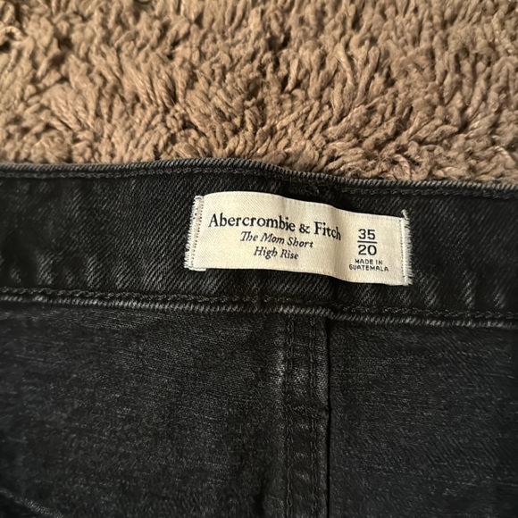 Size 20 Women’s Abercrombie Black Distressed High Rise Mom Short - Picture 3 of 6